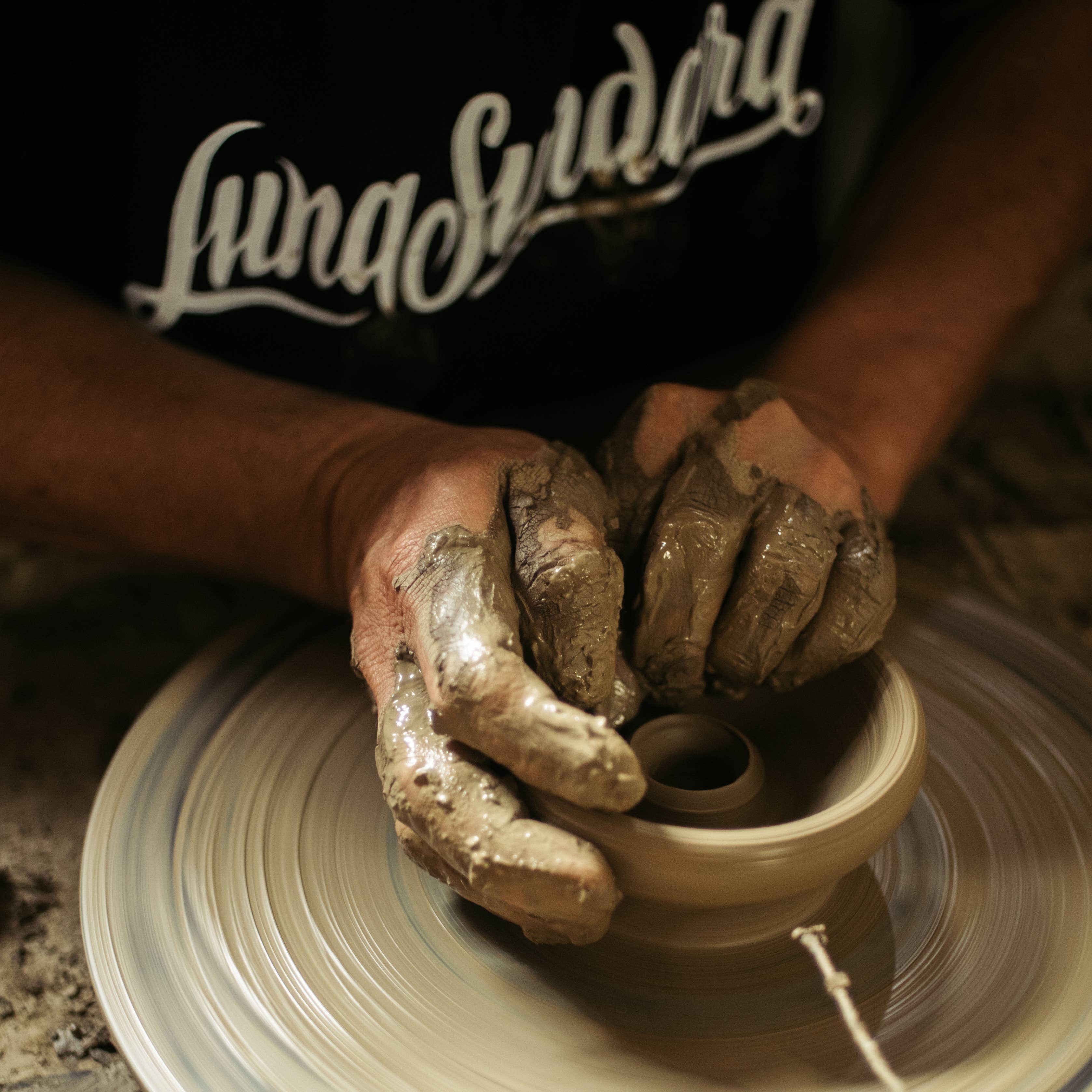 Chulucanas Ceramic Incense Holder Modelo Mano