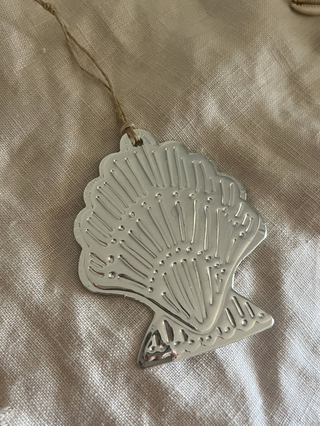 Shell - Faux-tin Ornament - Silver
