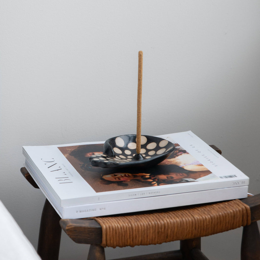 Chulucanas Ceramic Incense Holder Modelo Mano