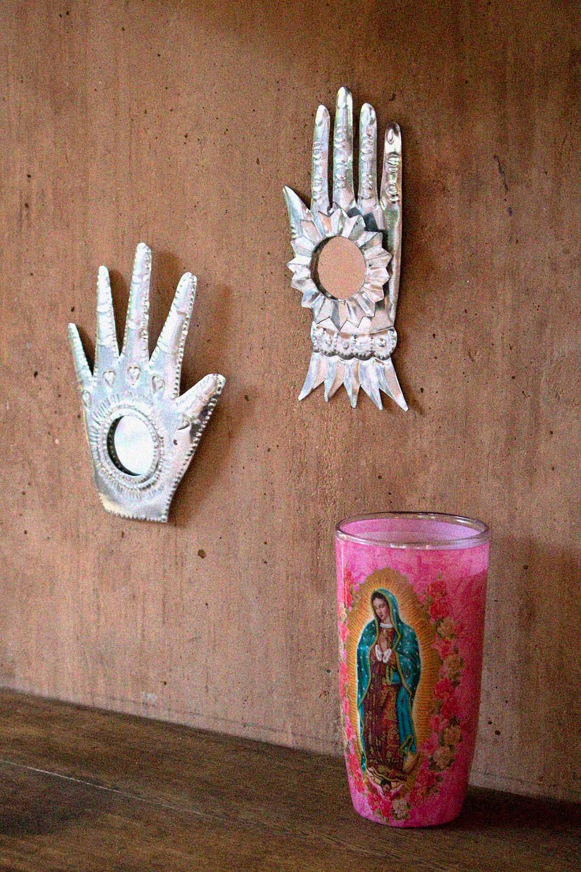 Ornement en étain Milagro mexicain à main