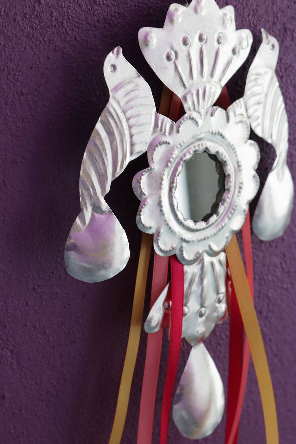 Hojalata Milagro Hanging Ornament