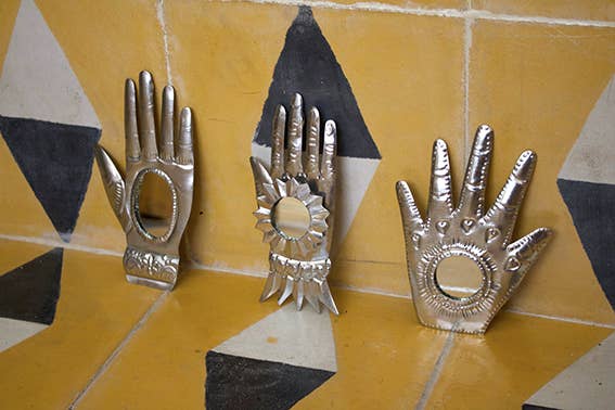 Ornement en étain Milagro mexicain à main