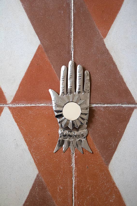 Ornement en étain Milagro mexicain à main